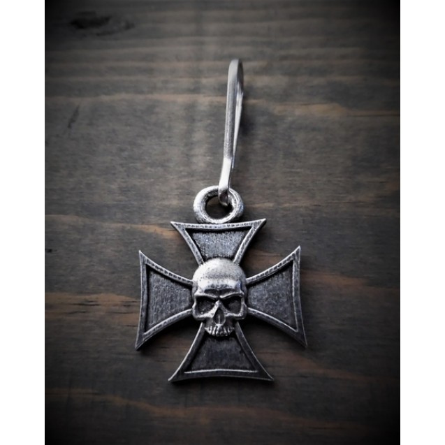 Maltese Cross Skull Zipper Pull 